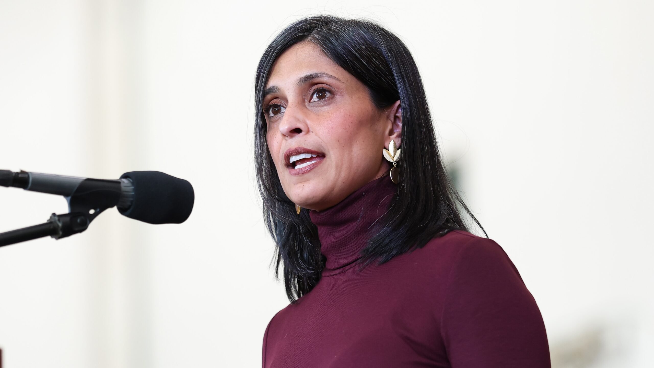 Usha Vance sin su anillo: ¿Se está divorciando de JD Vance después del escándalo de Erica Kirk?