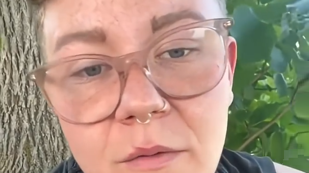 Leon Brown ontkracht verzoening en noemt Kody een grap van een vader