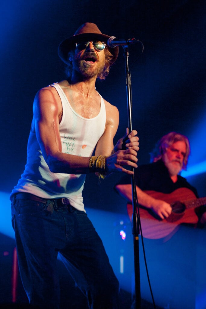 Todd Schneider e amigos no palco do Canary em 17 de setembro de 2014 em Nashville, Tennessee.