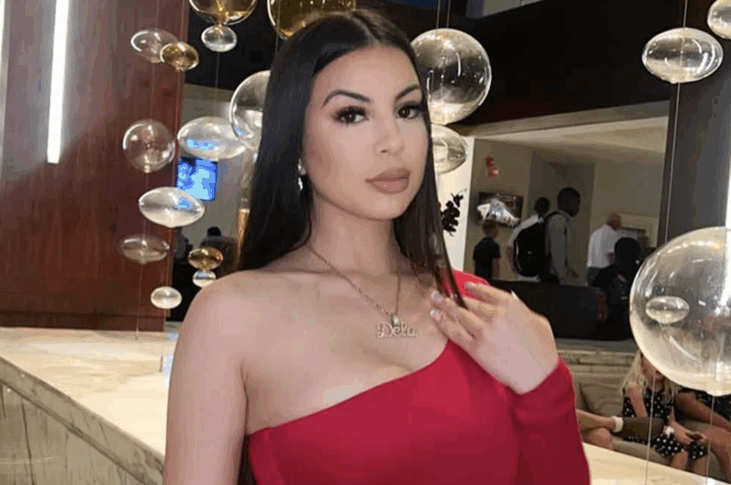 Singer Delarosa has been shot and killed at the age of 22.