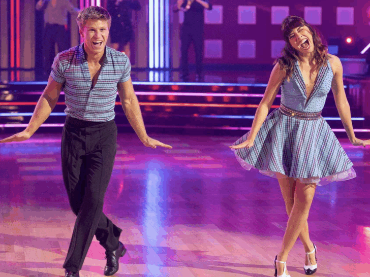 Robert Irwin and Xochitl Gomez are rumored to be dating following their 'DWTS' victory.