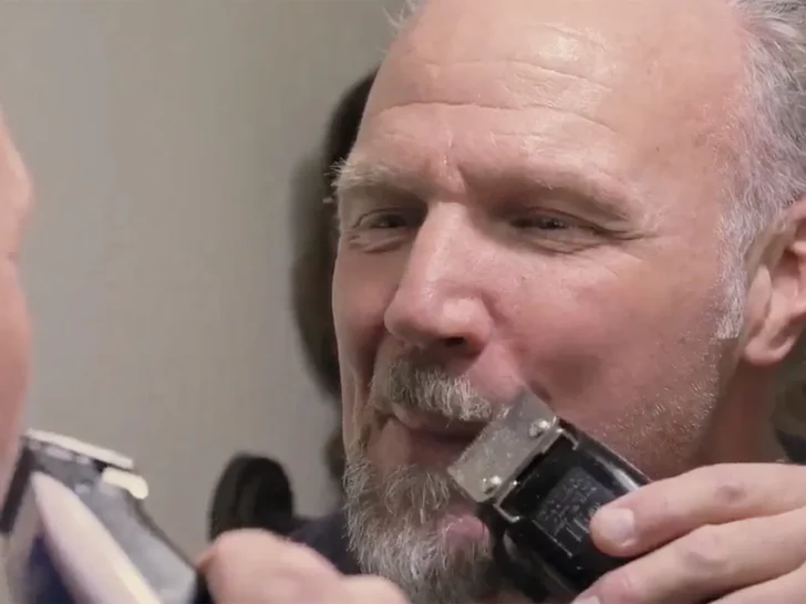 Kody Brown Shaves His Beard… So He Can Get Some from Wife Robyn.