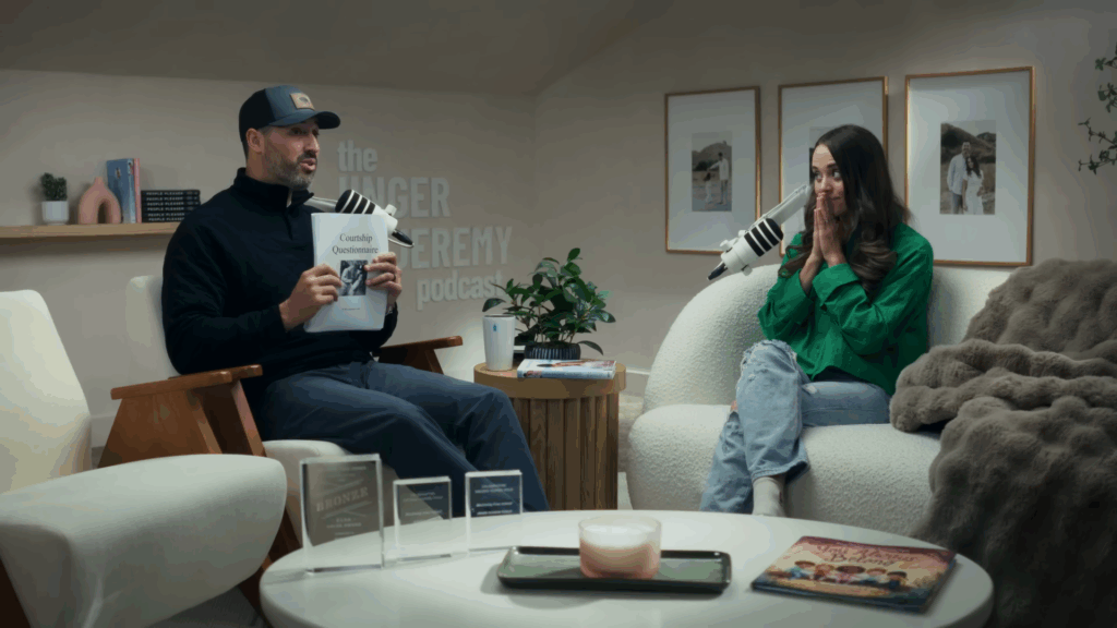 Jeremy Vuolo and Jinger Duggar on their podcast.