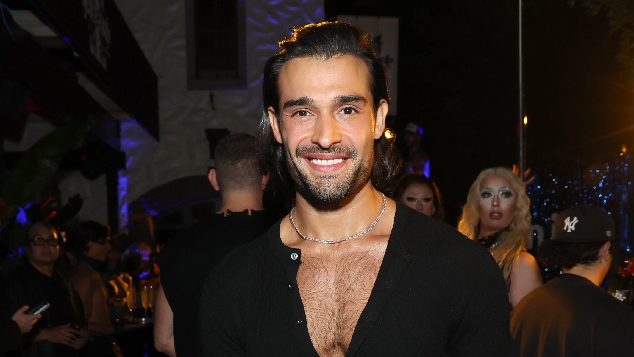 Sam Asghari laat de geest smelten in een zinderende ‘Playgirl’-fotoshoot