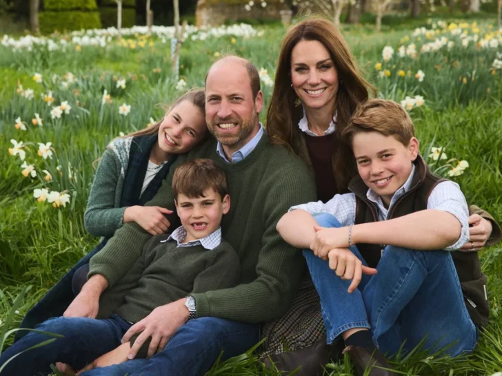 Royal Christmas Card Released: Look at Cancer-Free Kate!