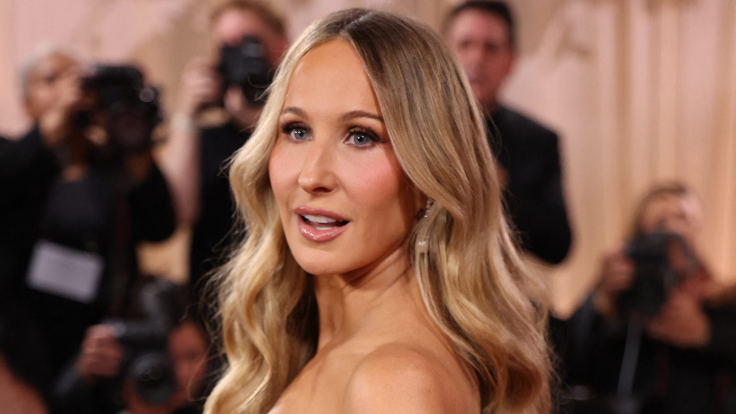 Nikki Glaser onthult ‘Cut’ Sydney Sweeney-grap