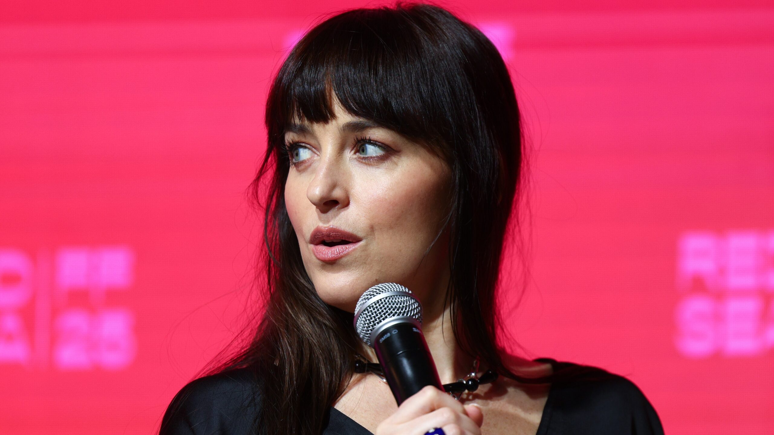 Dakota Johnson en GLOW-model na een schijnbaar dinerdate