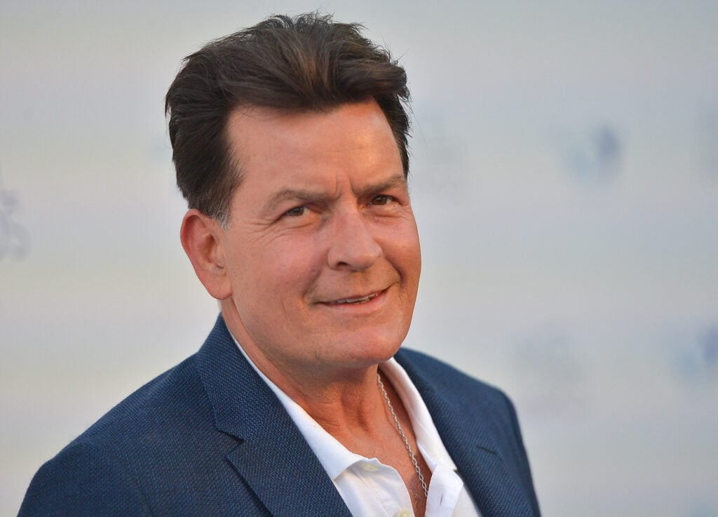 Charlie Sheen asiste a los Angel Awards 2018 de Project Angel Food el 18 de agosto de 2018 en Hollywood, California.  
