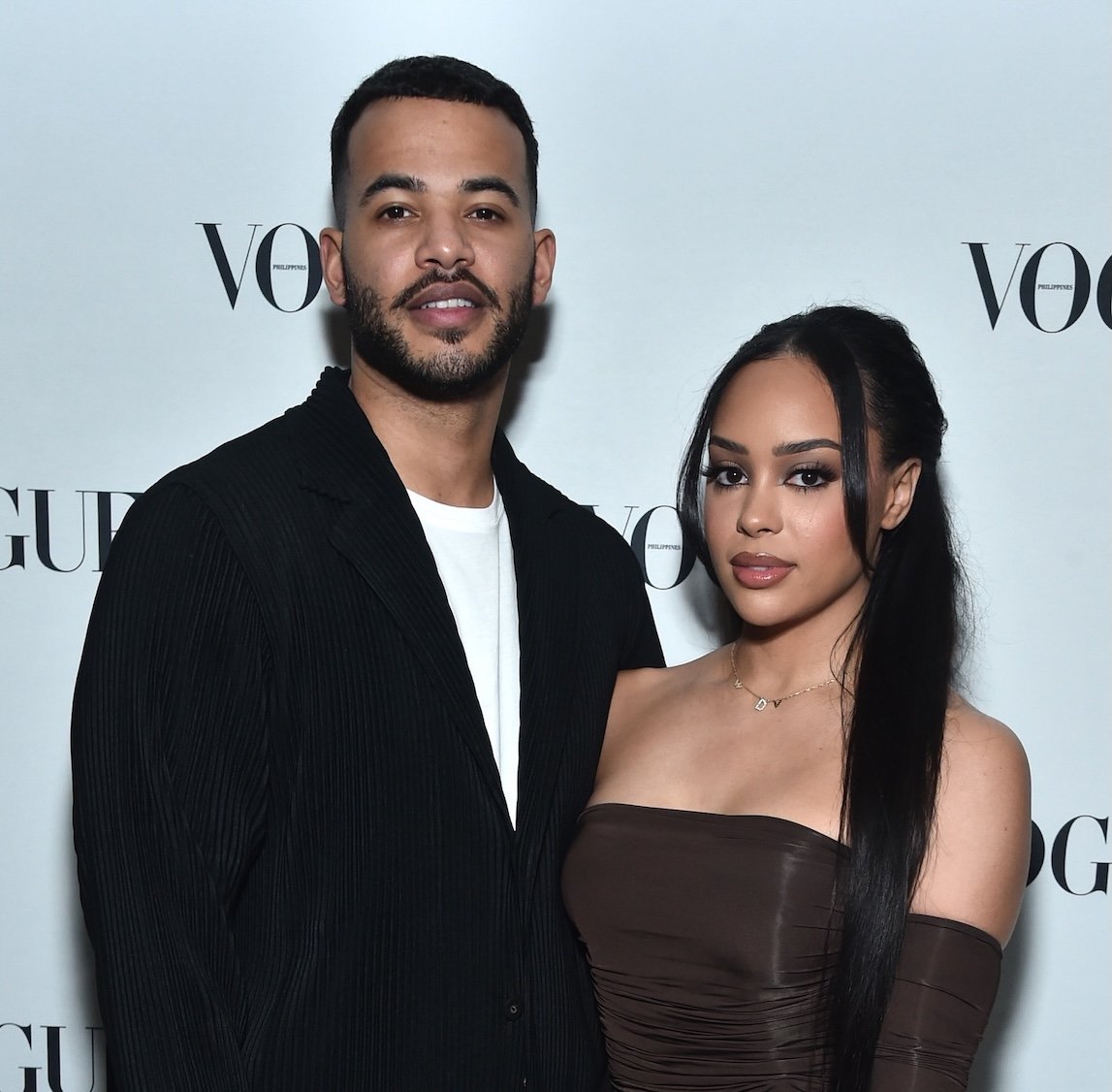 Desmond Scott verbreekt de stilte en impliceert dat hij zijn vrouw Kristy heeft bedrogen