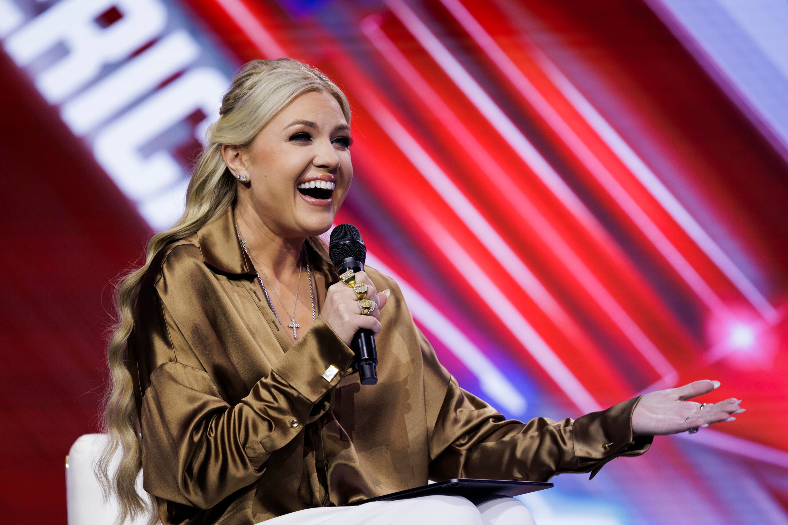 Erika Kirk bekritiseerd vanwege ‘uitbundige levensstijl’, eindeloze perstour vier maanden na de dood van haar echtgenoot