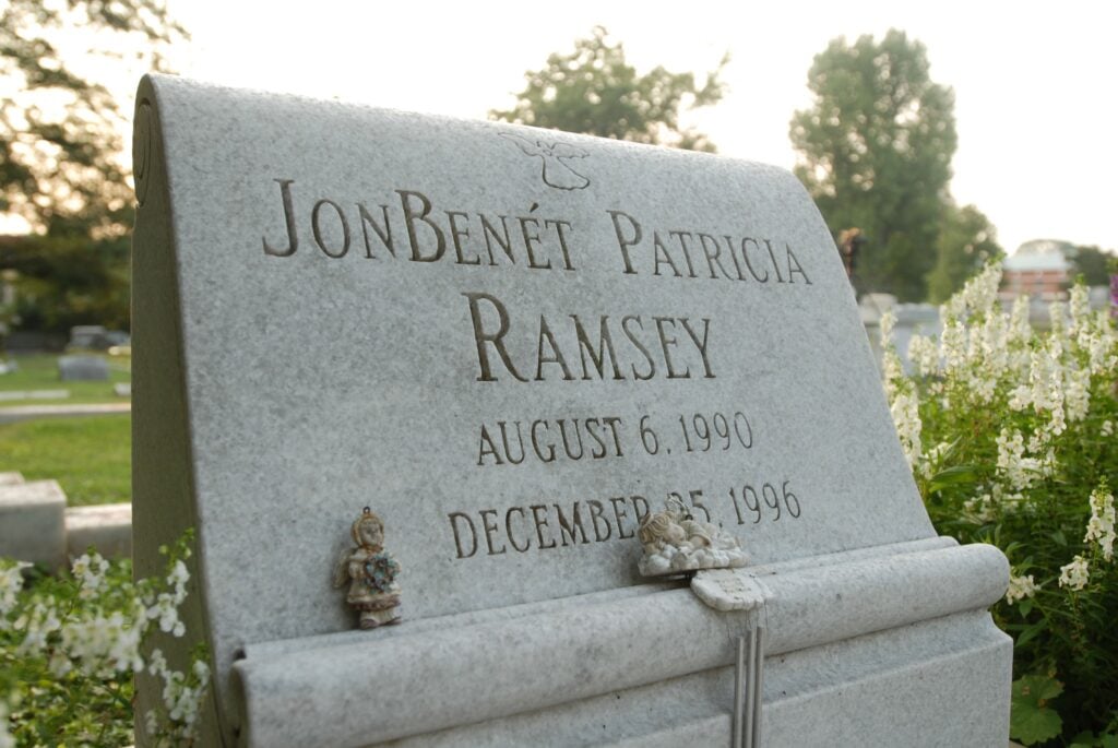 La tumba de JonBenet Ramsey se muestra el 16 de agosto de 2006 en Marietta, Georgia. 