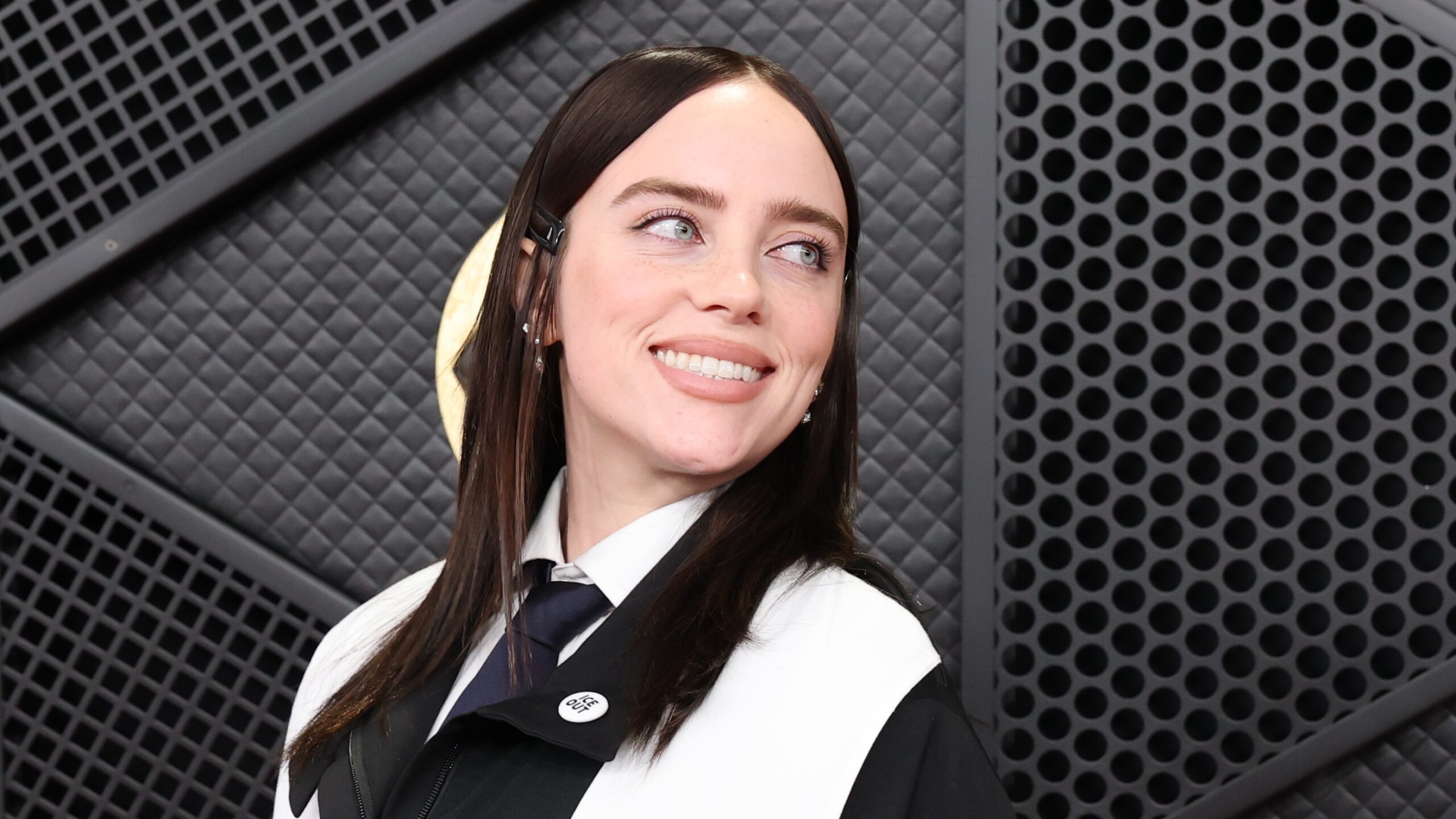 Billie Eilish & Nat Wolff: Verloofd?! Fans bespioneren enorme ring!