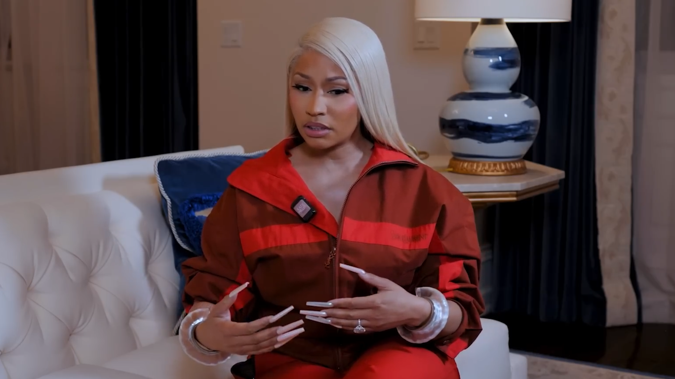 Prins Harry zou ’thuis moeten komen’ bij het koningshuis!