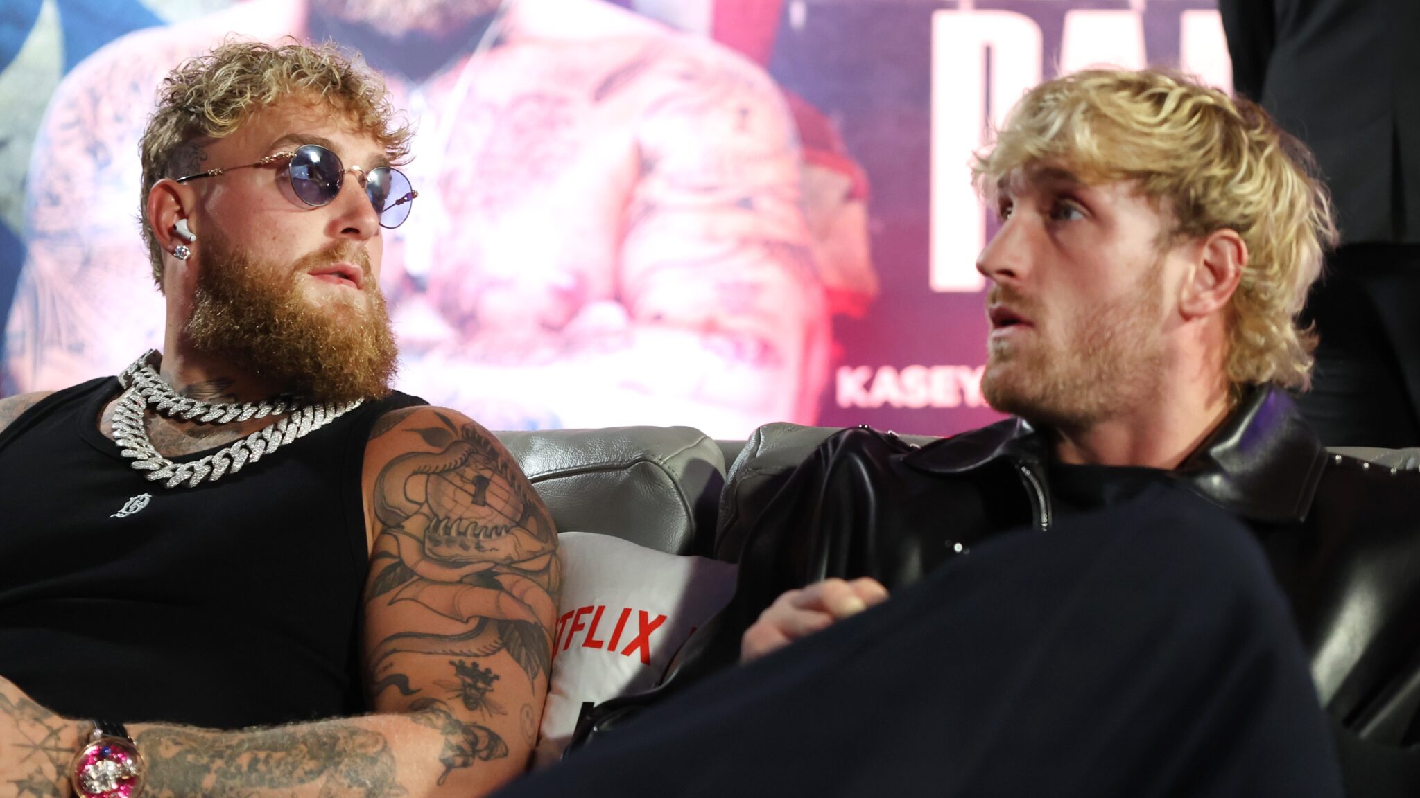 බෑඩ් බනී රඟහල ගැන පෝල් සහෝදරයන් අතර ගැටුමක්