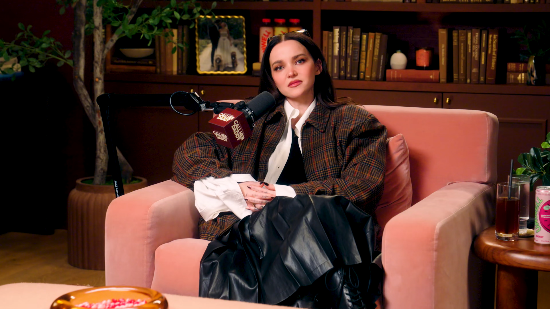 Dove Cameron detalla el asesinato de un amigo de la infancia y el trauma persistente