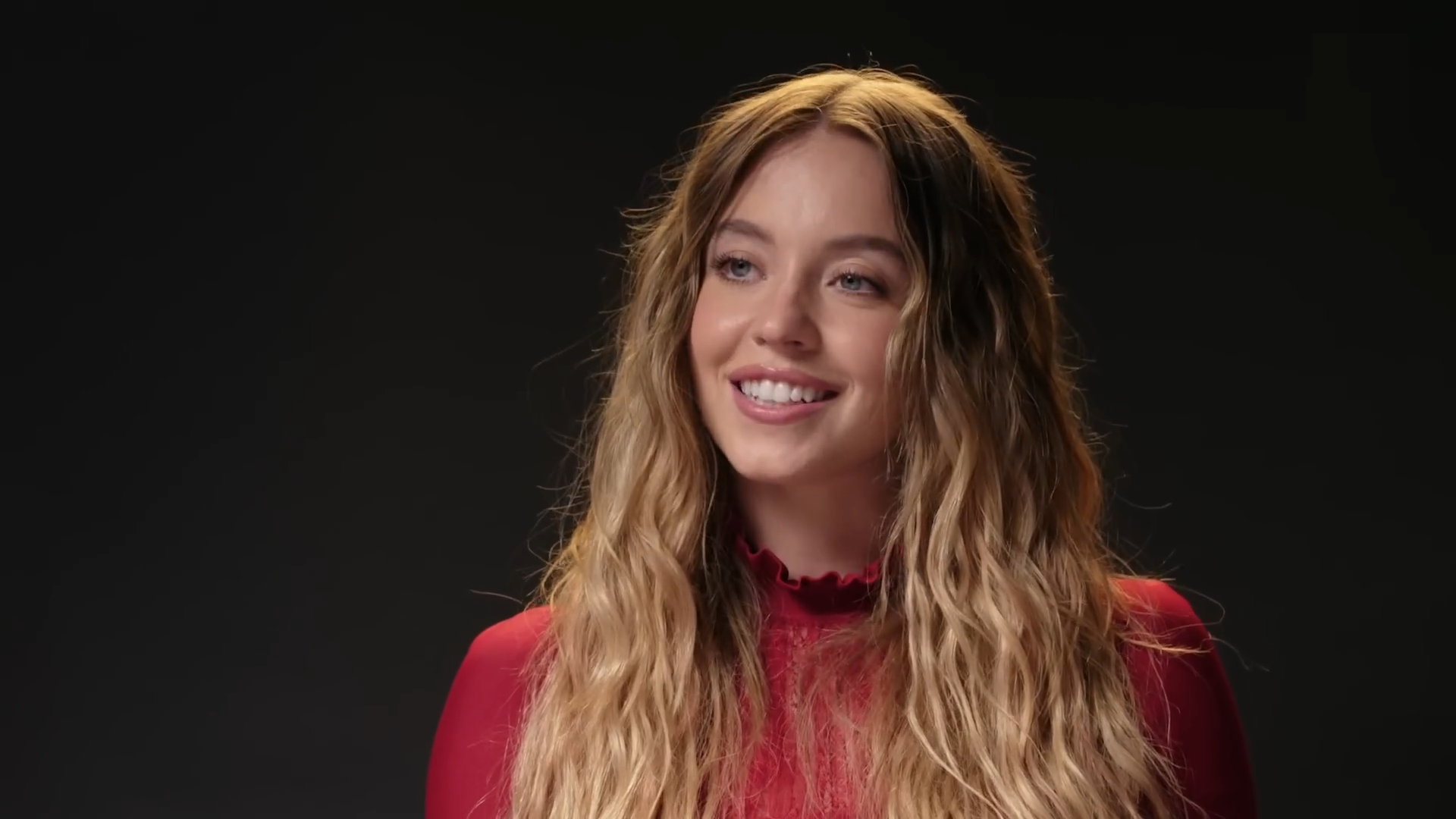 Sydney Sweeney modelleert haar eigen lingerie, en dat is geniaal