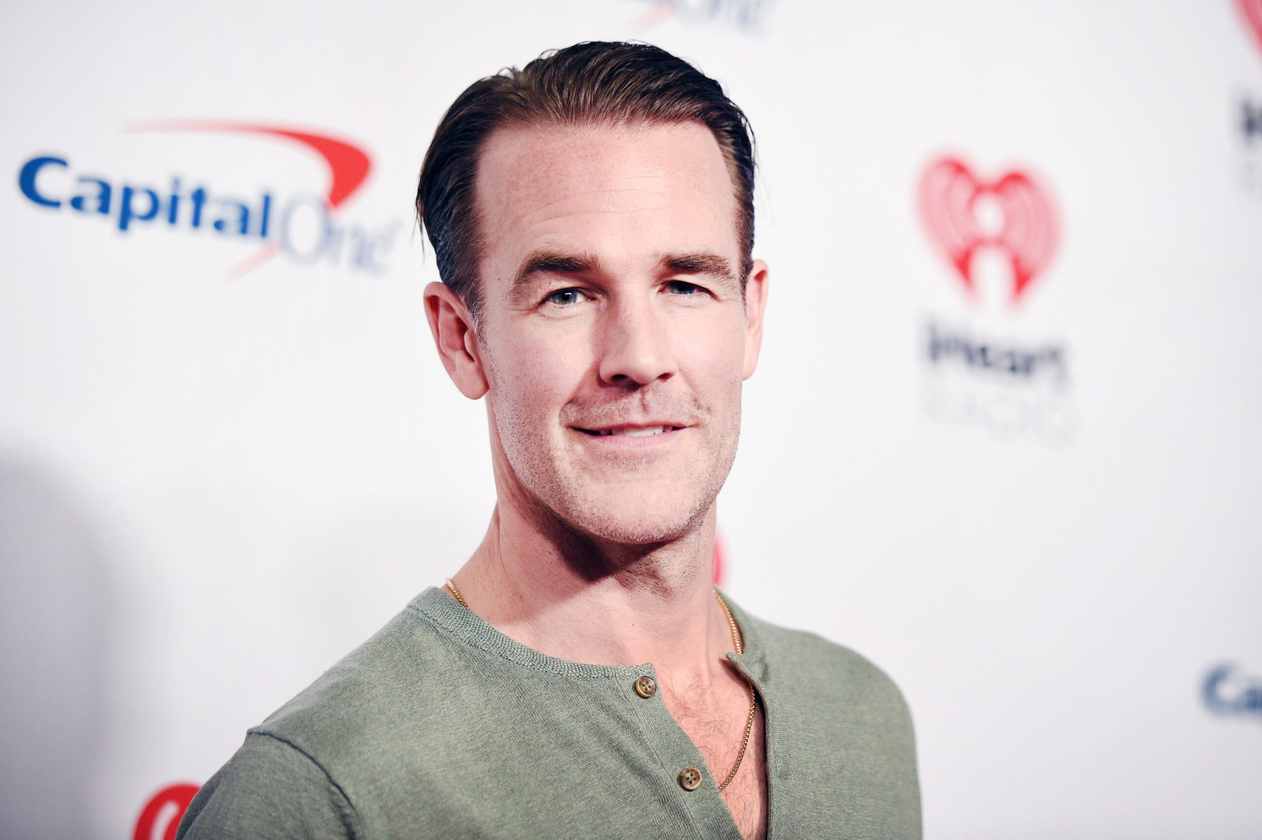 La ex esposa de James van der Beek rindió homenaje cuando se reveló el proyecto final del difunto actor.