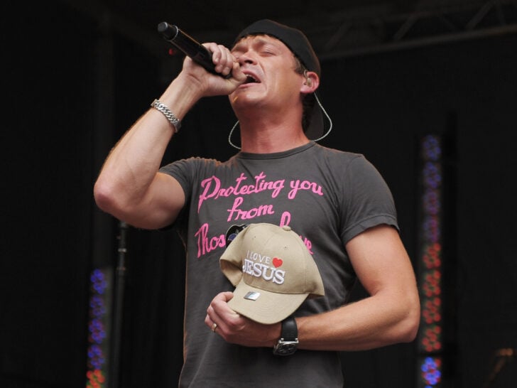 Vocalist Brad Arnold of 3 Doors Down holds a fan's 