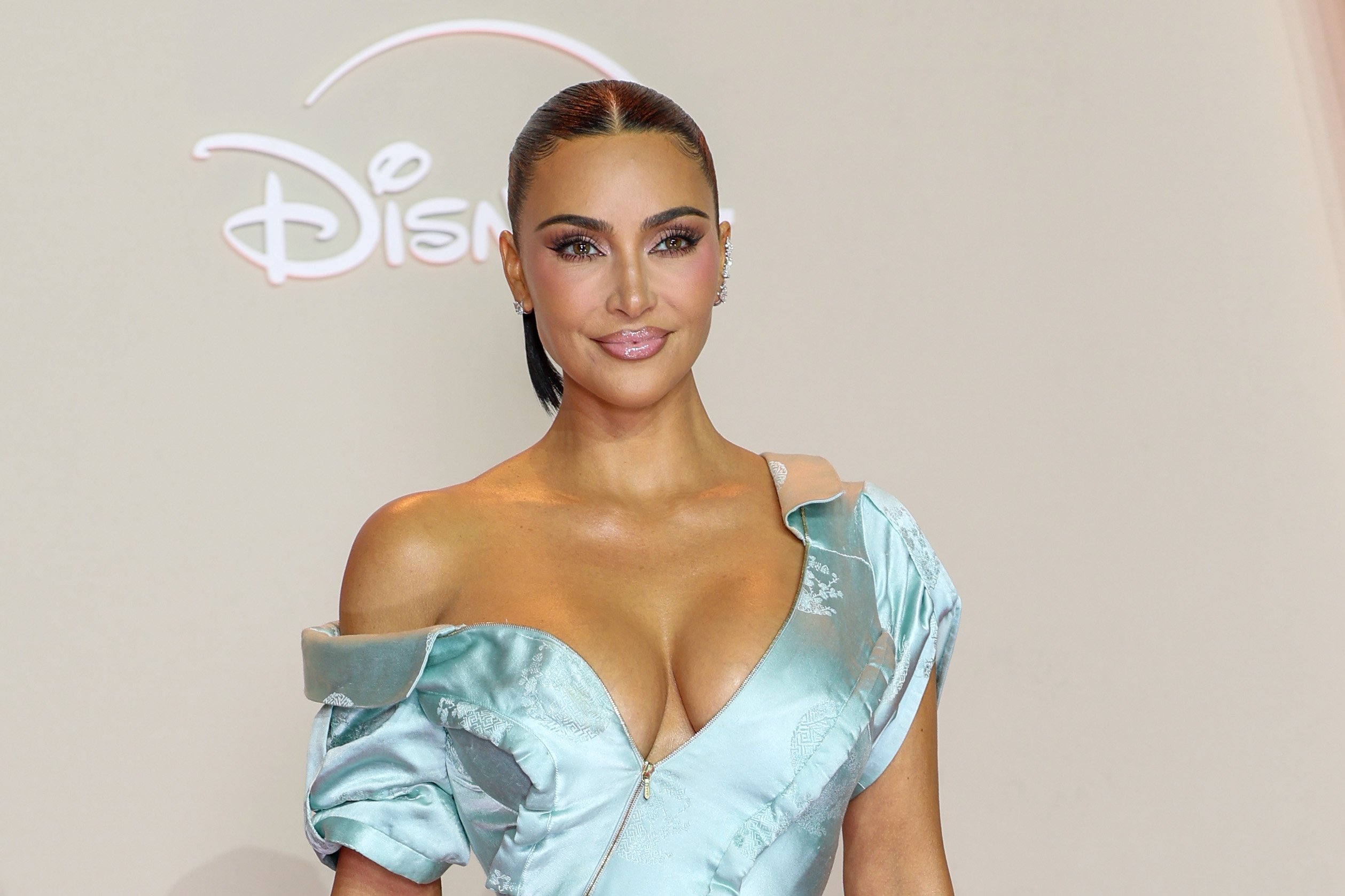 Kim Kardashian heeft in het geheim een relatie met F1-coureur Lewis Hamilton, beweren insiders