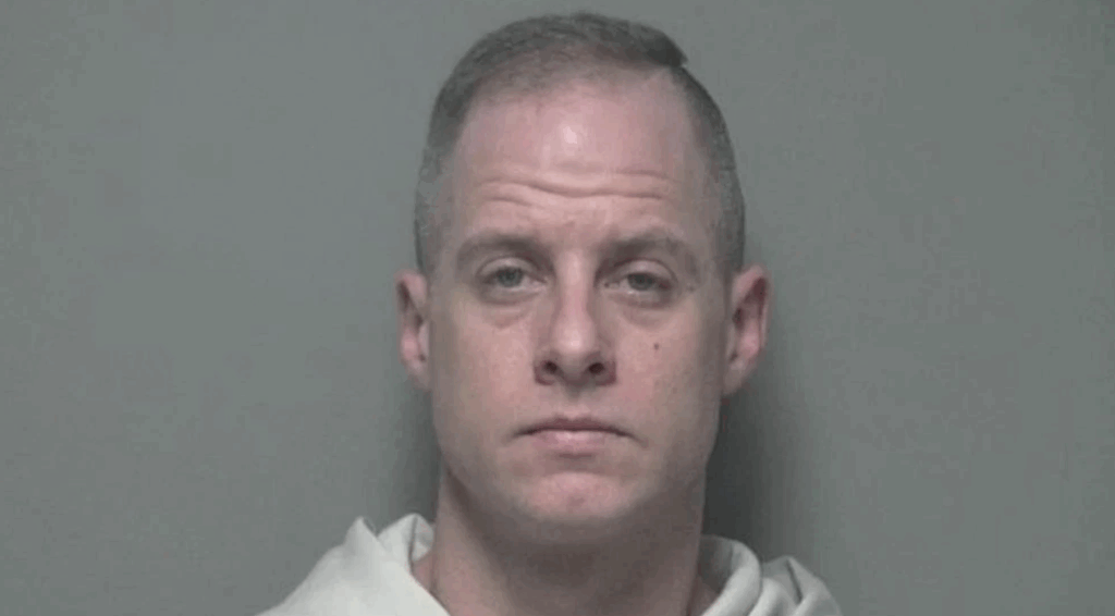 La foto policial del asesino acusado Caleb Flynn.