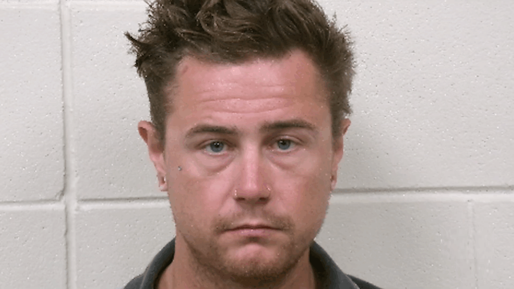 Robert Keller-mugshot met beide ogen.