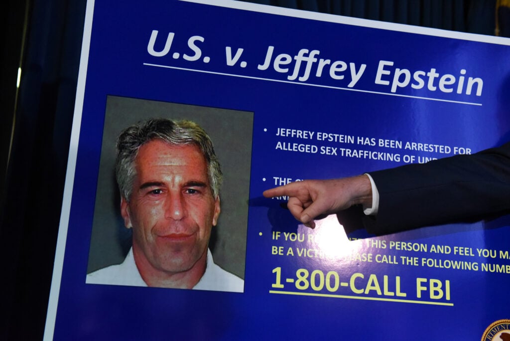 El fiscal federal para el Distrito Sur de Nueva York, Geoffrey Berman, anuncia cargos contra Jeffery Epstein el 8 de julio de 2019 en Nueva York. 