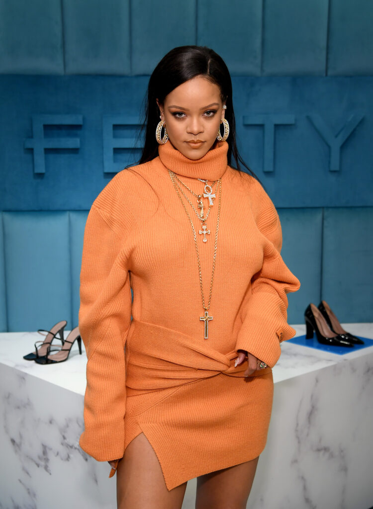 Robyn Rihanna Fenty en Linda Fargo vieren de lancering van FENTY bij Bergdorf Goodman in Bergdorf Goodman op 7 februari 2020 in New York City. 