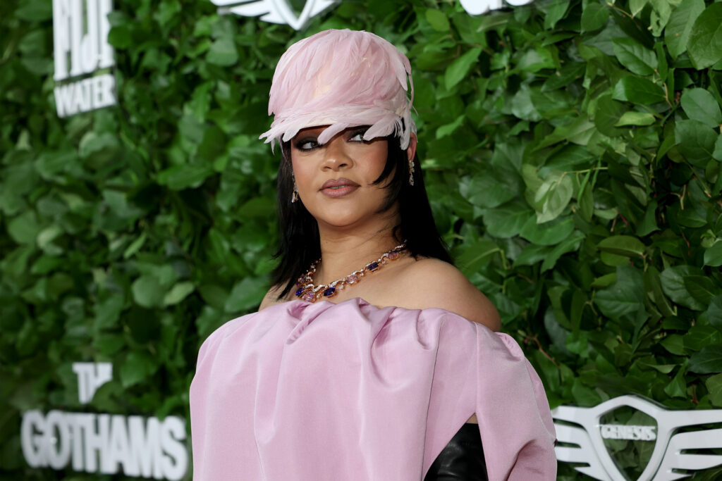 Rihanna woont de Gotham Awards bij in Cipriani Wall Street op 1 december 2025 in New York City. 