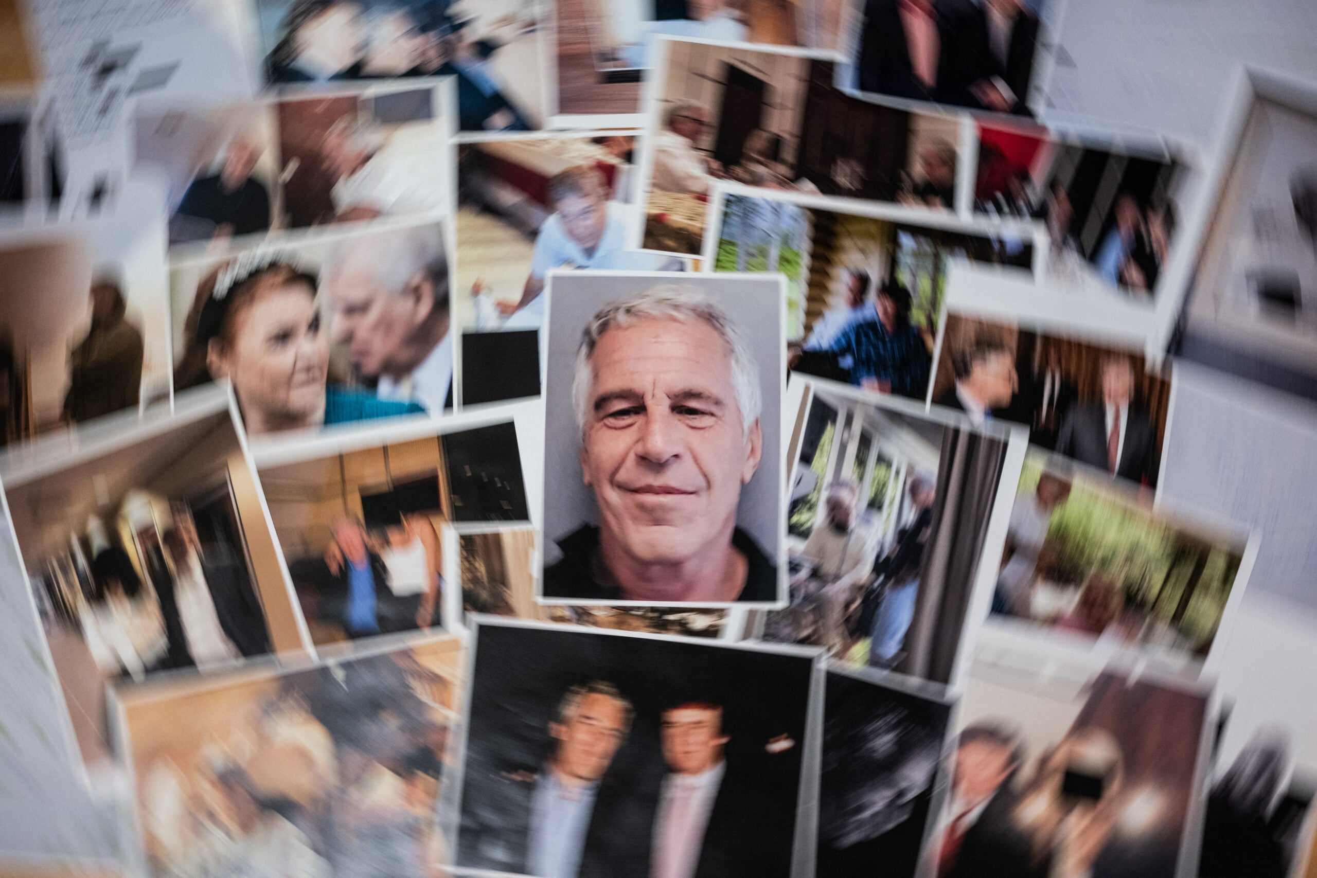 Gevangenisbewaker Jeffrey Epstein gaat voor het Congres getuigen over verdachte betalingen