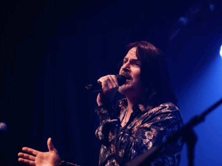 Boston lead singer Tommy DeCarlo has died at the age of 60.