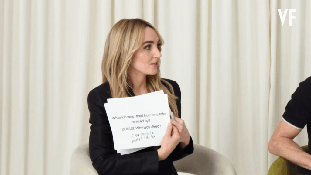 Chloe Fineman reveals her cue card.