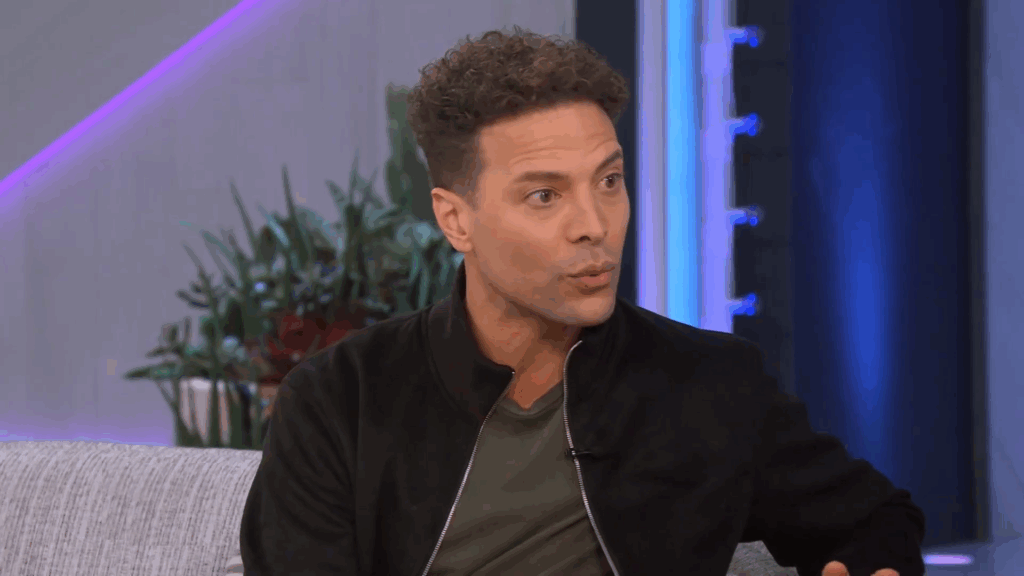 Justin Guarini on the Kelly Clarkson show.