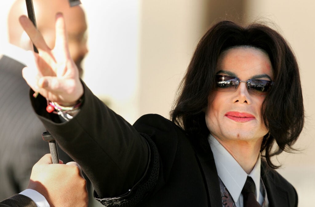 Singer Michael Jackson walks into the Santa Maria Superior Court on the fifth day of his child molestation trial March 7, 2005 in Santa Maria, California. 