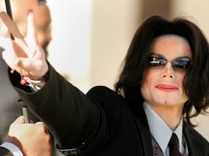 Singer Michael Jackson walks into the Santa Maria Superior Court on the fifth day of his child molestation trial March 7, 2005 in Santa Maria, California.