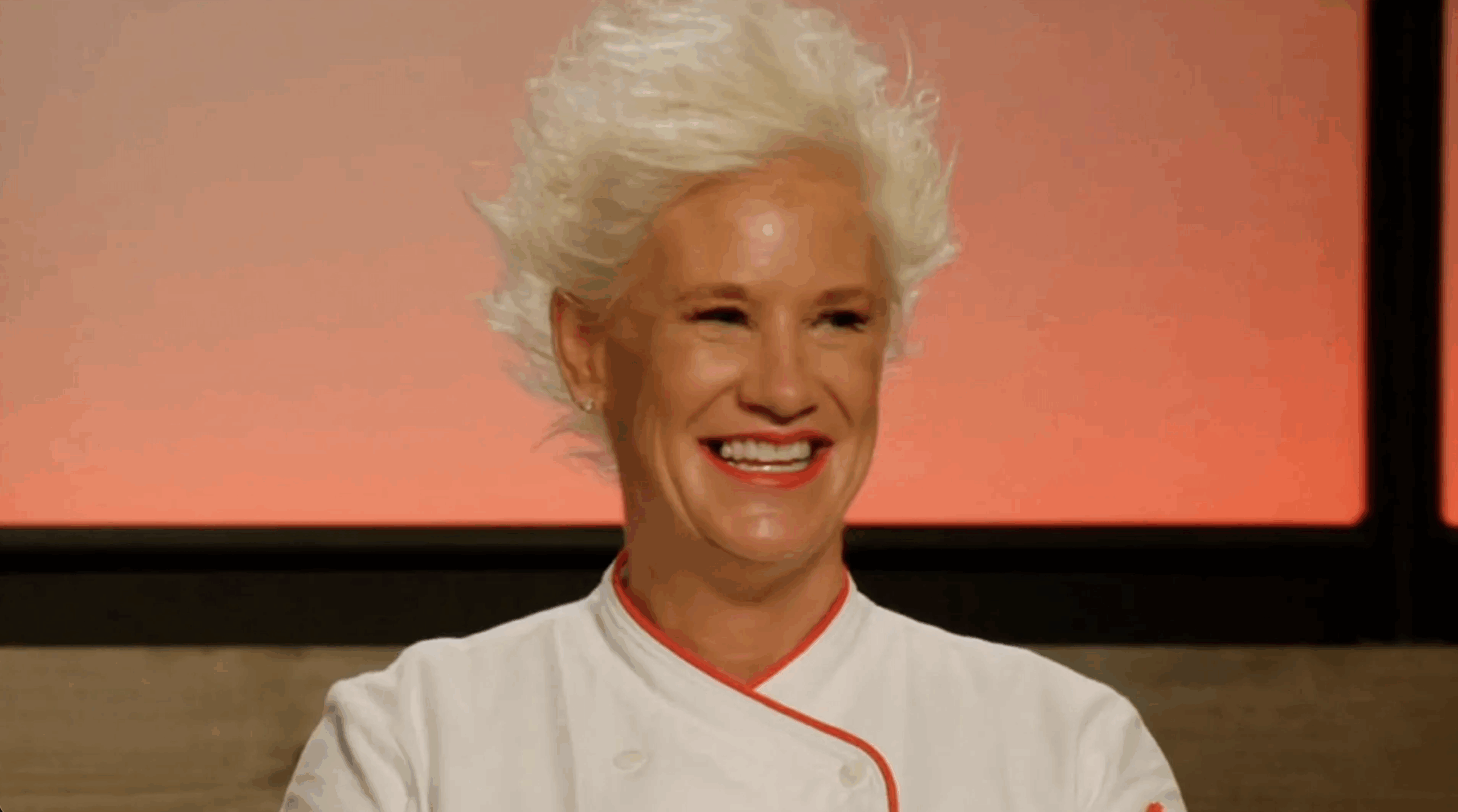 Doodsfoto’s van Anne Burrell tonen huiveringwekkende scène met verspreide pillen en medicijnflessen