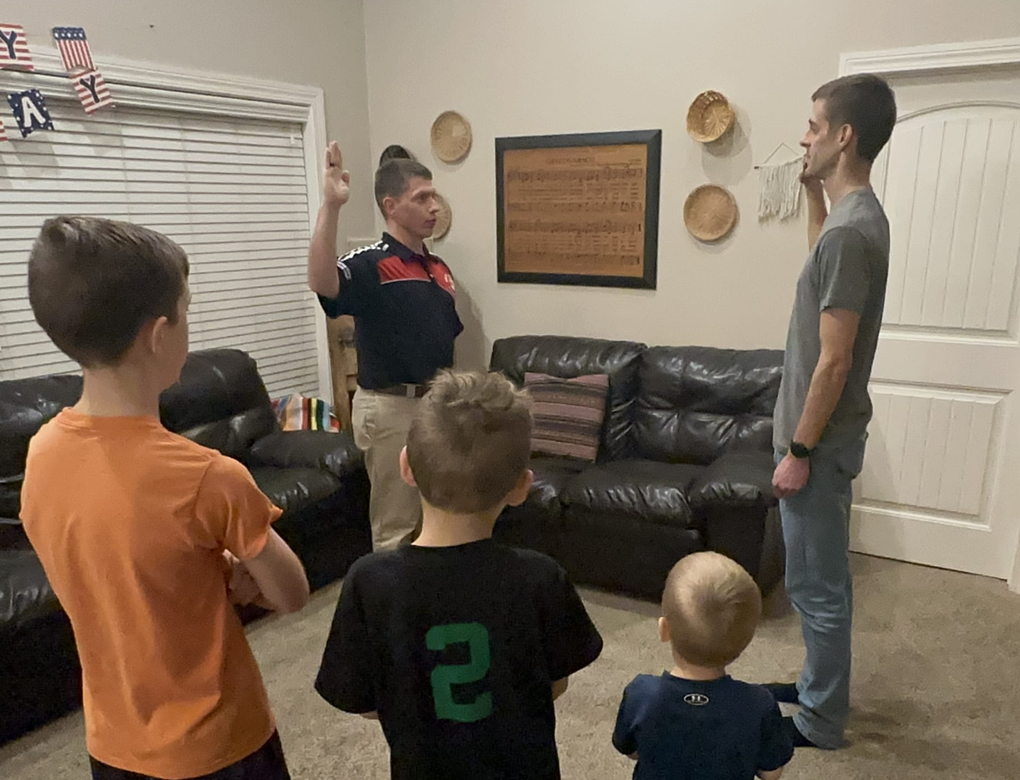 Derick Dillard, echtgenoot van Jill Duggar, sluit zich aan bij de mariniers te midden van aanhoudende familieschandalen