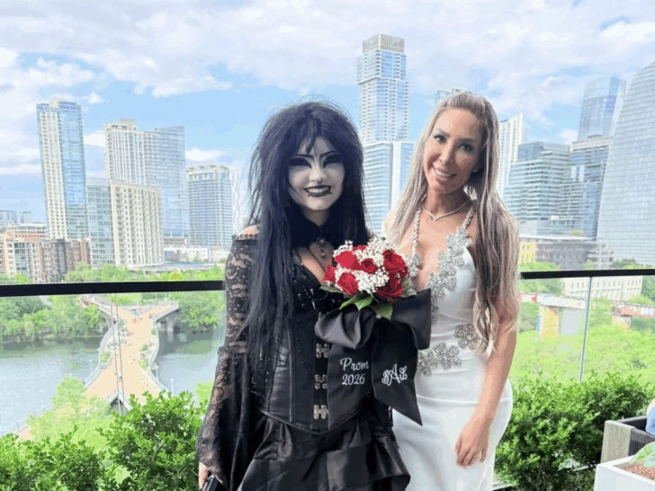 Farrah Abraham’s Daughter Sophia Rocks Expensive Goth Look for Prom, Divides …