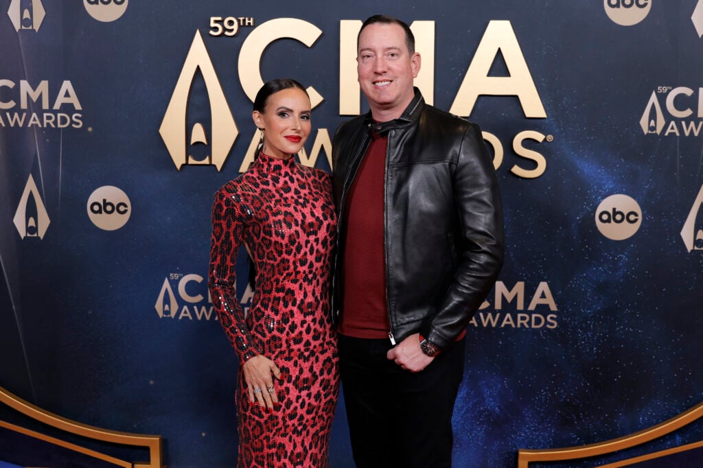 Samantha Busch y Kyle Busch asisten a la 59a edición anual de los premios CMA en el Music City Center el 19 de noviembre de 2025 en Nashville, Tennessee.