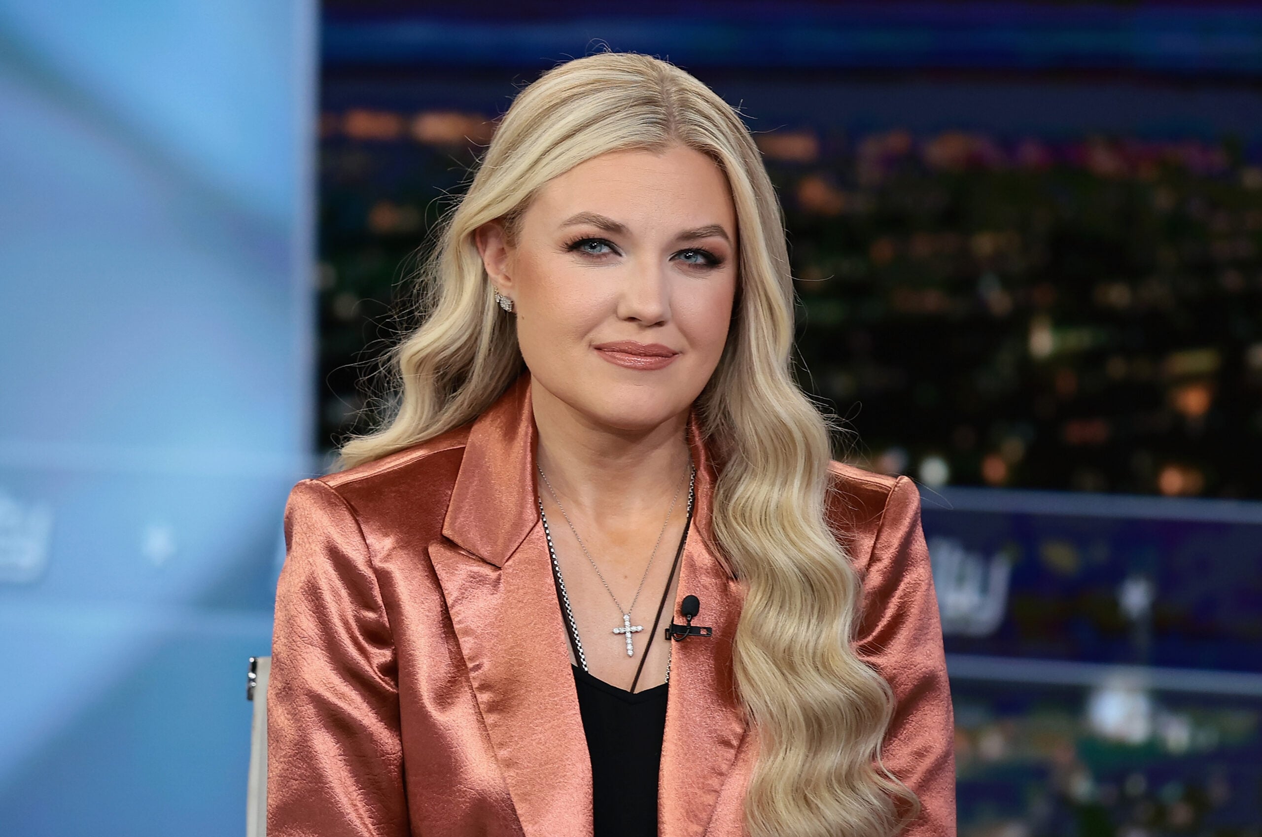 Erika Kirk wenst wijlen echtgenoot Charlie Kirk een gelukkig jubileum