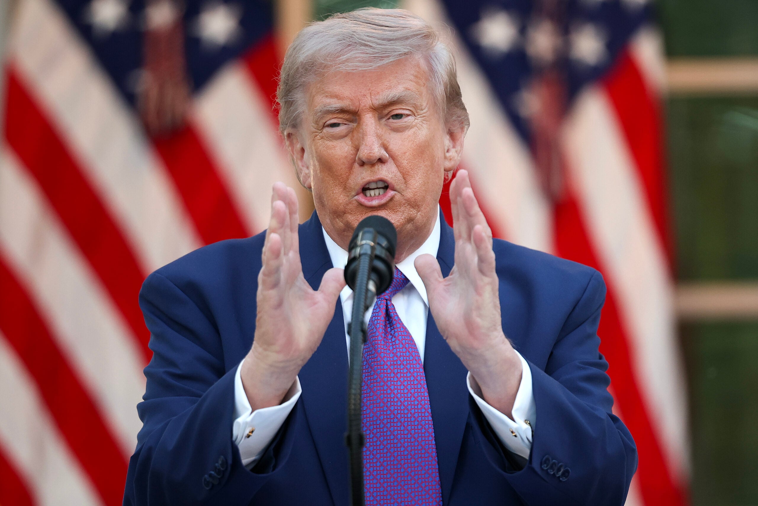 Donald Trump bekritiseert Stephen Colbert als ‘Total Jerk’ en ‘Dead Person’ in bizarre tirade na laatste ‘Late Show’