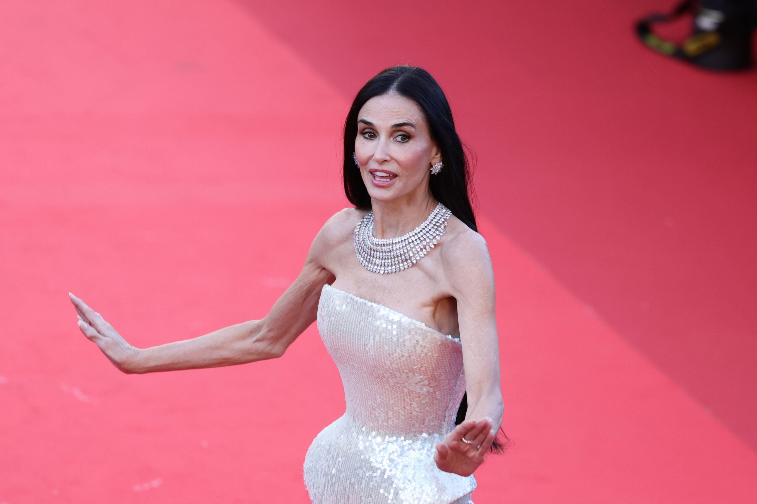 De verrassende nieuwe lichaamsbouw van Demi Moore zorgt voor verdeeldheid op het internet