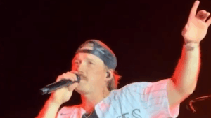 Morgan Wallen Overturns Piano After Technical Difficulties on Stage