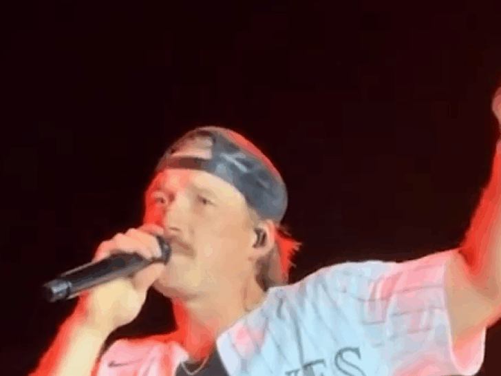 Morgan Wallen Overturns Piano After Technical Difficulties on Stage