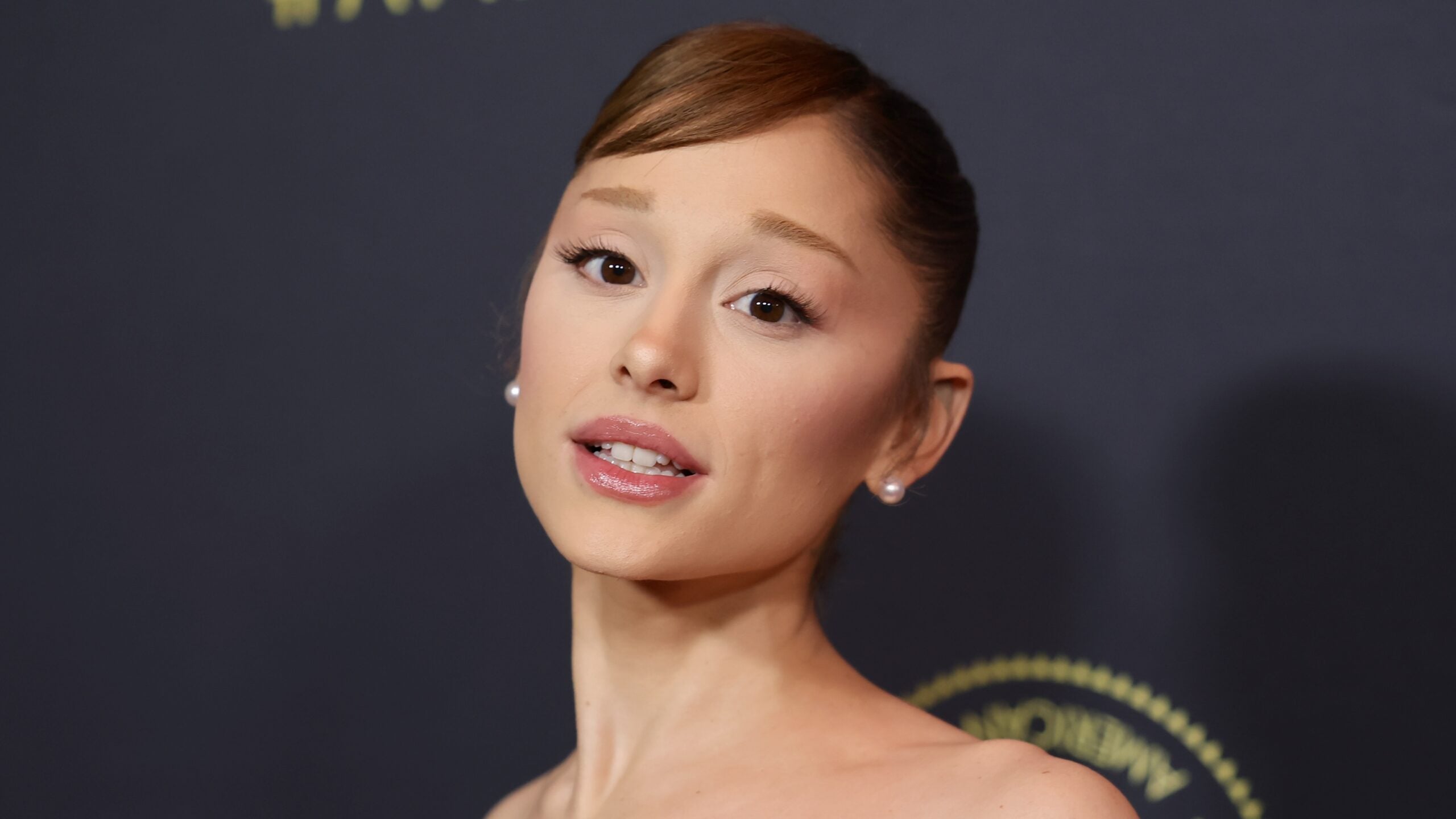 Ariana Grande Breaks Down Into Tears on ‘Eternal Sunshine’ Tour