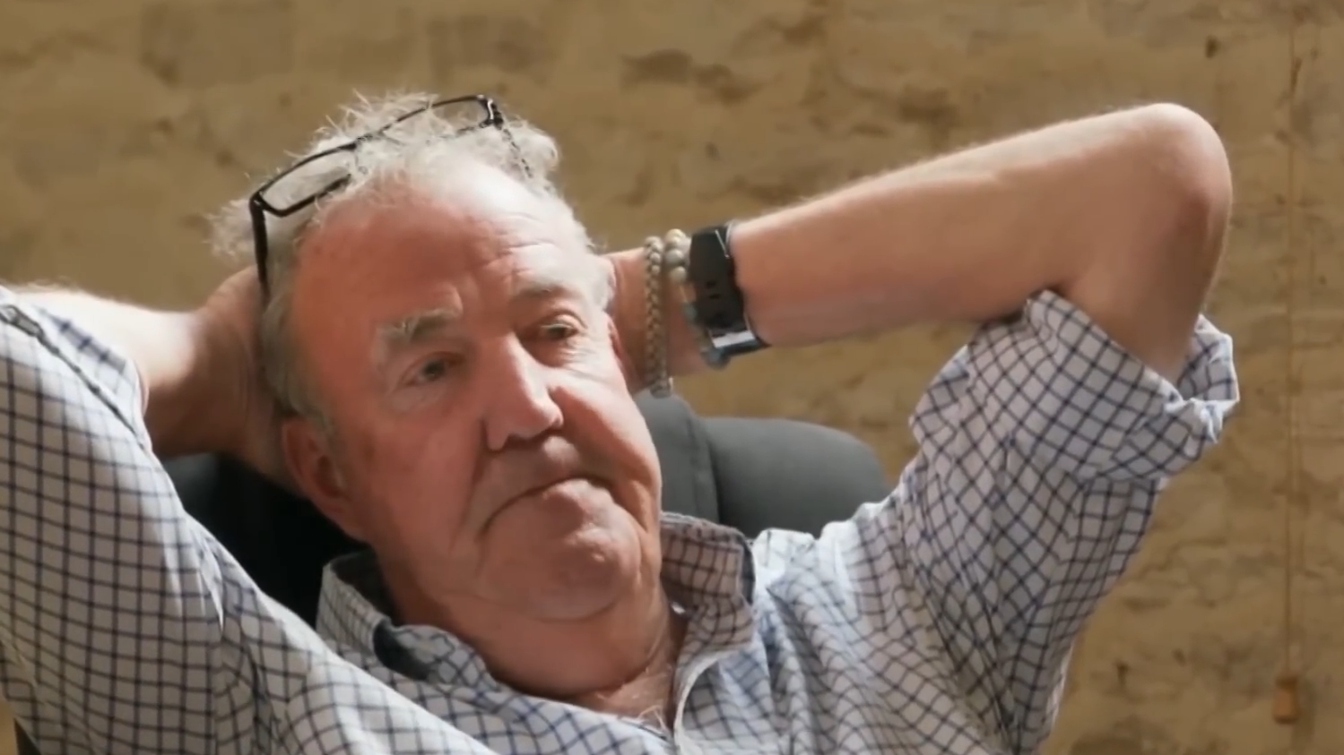 Jeremy Clarkson breaks somber news.