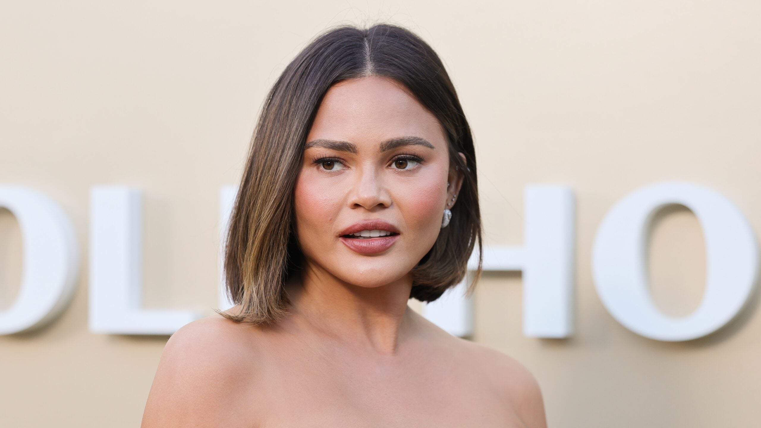 Chrissy Teigen Ignites Backlash with Funeral Pics After Dad Died