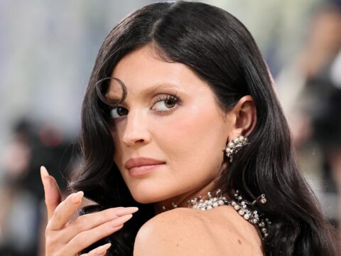 Kylie Jenner at the 2026 Met Gala with invisible eyebrows.