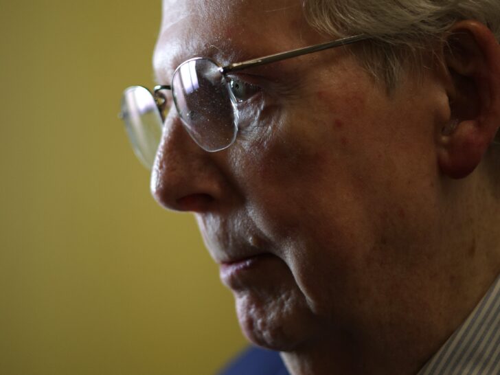 Mitch McConnell ‘Proof of Life’ Photo Invites Doubts & Ridicule from Both …