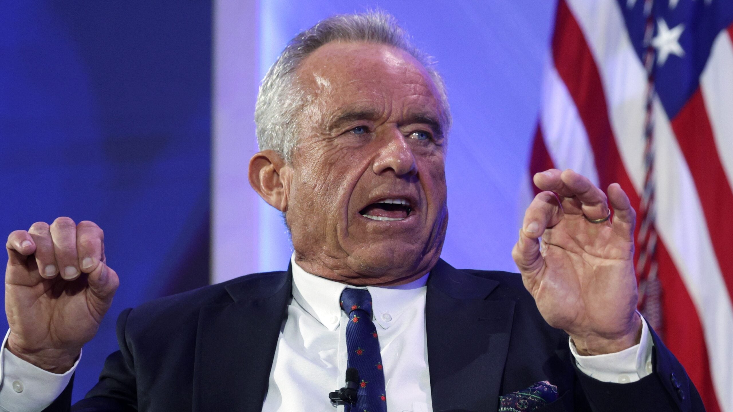 Robert F. Kennedy Jr. Boasts He Doesn’t ‘Have a Gag Reflex’ & Eats ‘Stuff I Find on the Street’