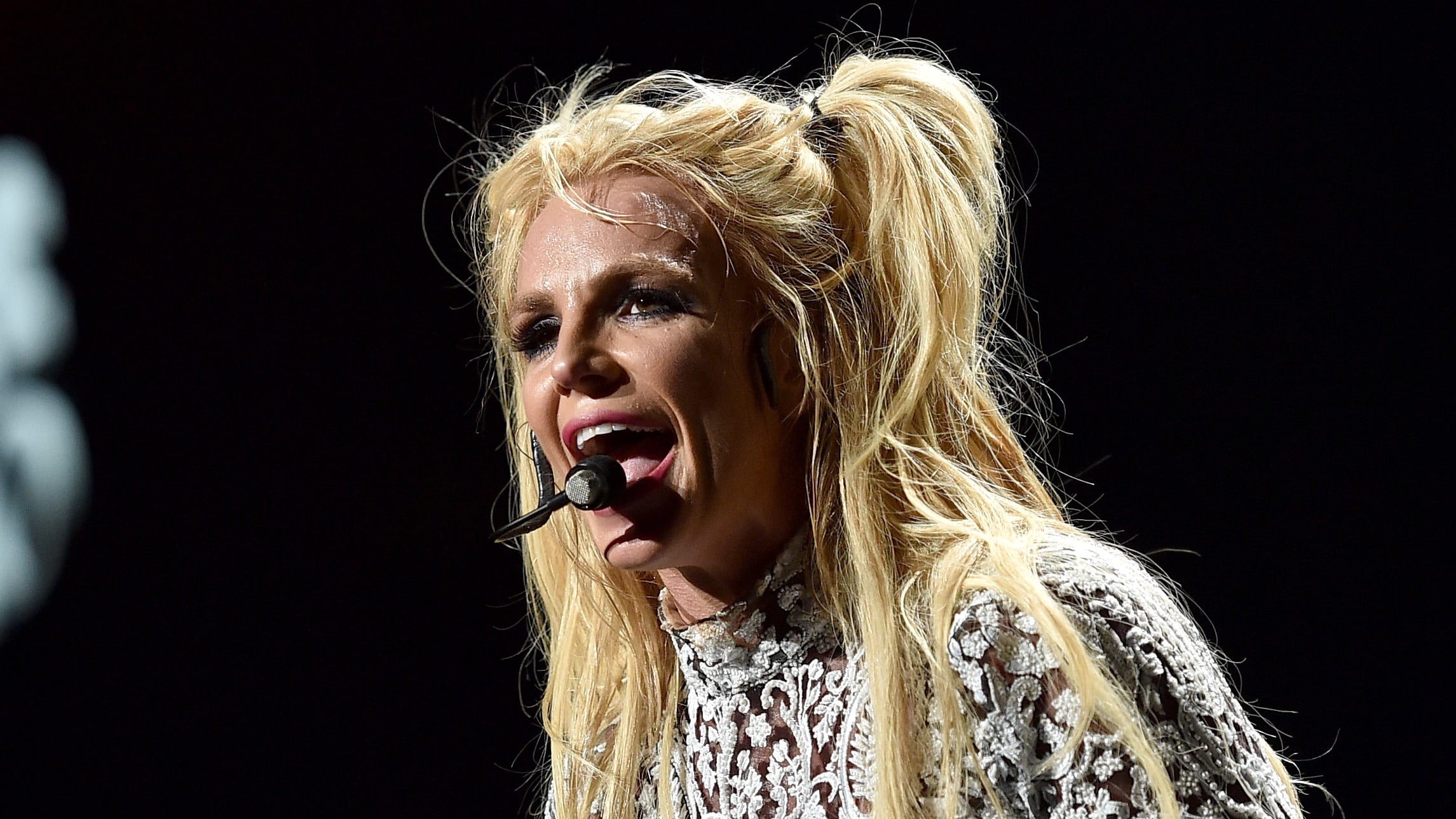 Britney Spears Warns Fans After Weeks of Alarming ‘Droopy’ Eye: ‘You Can’t Trust Anyone!’
